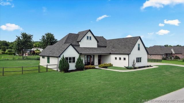 4881 W 77th Street S, Tulsa, OK 74132