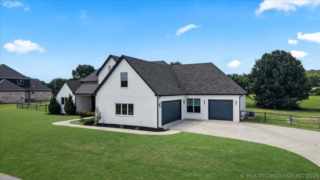 4881 W 77th Street S, Tulsa, OK 74132