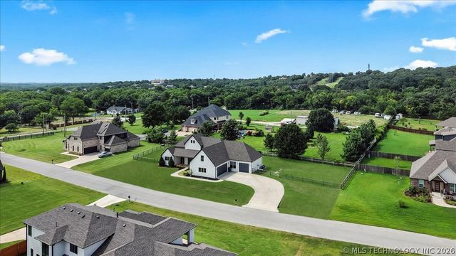 4881 W 77th Street S, Tulsa, OK 74132