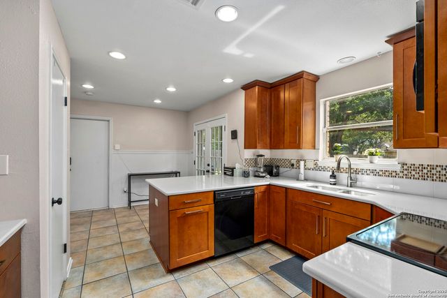 7306 PARK WEST DR, San Antonio, TX 78250