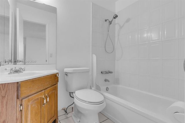 15421 SW 81st Cir Ln 28, Miami, FL 33193