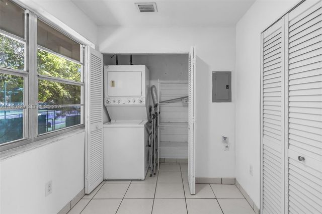 15421 SW 81st Cir Ln 28, Miami, FL 33193