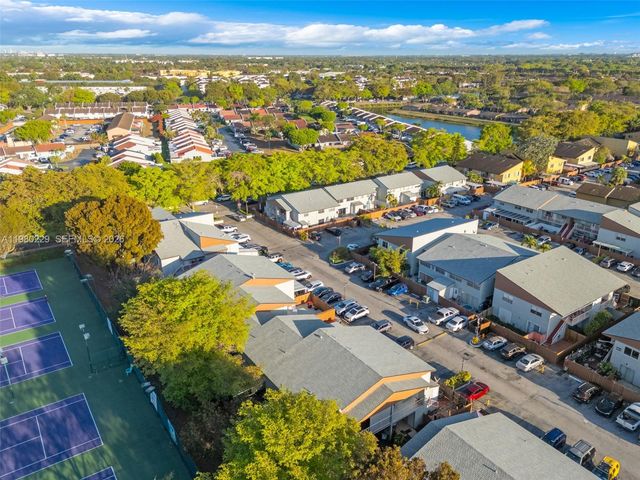 15421 SW 81st Cir Ln 28, Miami, FL 33193