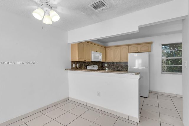 15421 SW 81st Cir Ln 28, Miami, FL 33193