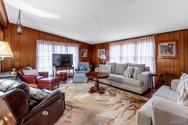 44 Pinevale Court, Cheektowaga, NY 14225