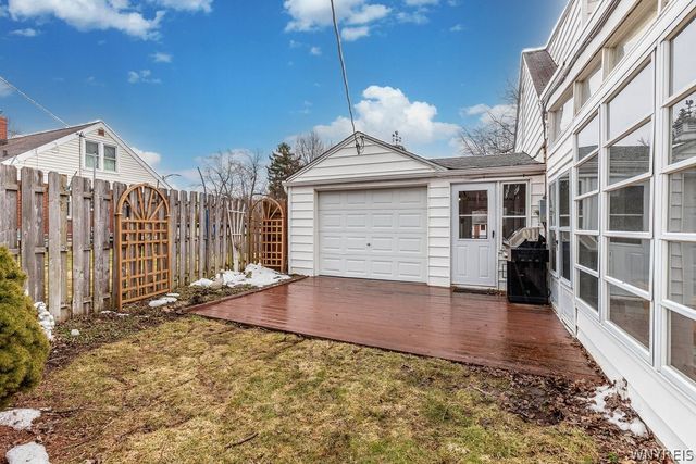 44 Pinevale Court, Cheektowaga, NY 14225