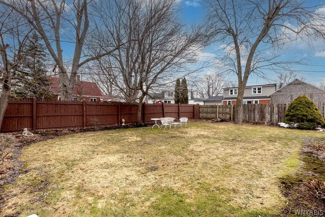 44 Pinevale Court, Cheektowaga, NY 14225