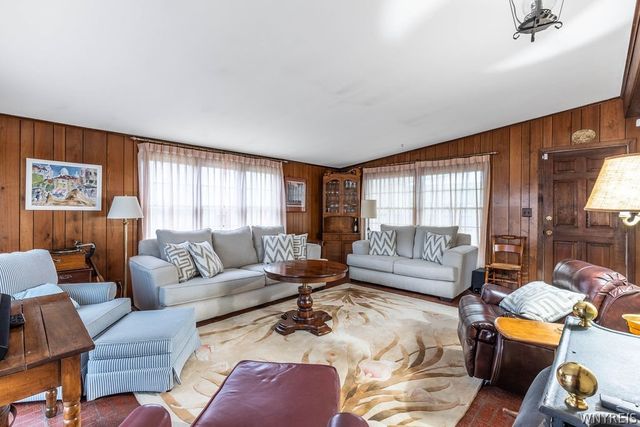 44 Pinevale Court, Cheektowaga, NY 14225