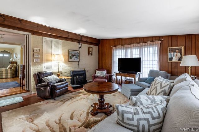 44 Pinevale Court, Cheektowaga, NY 14225