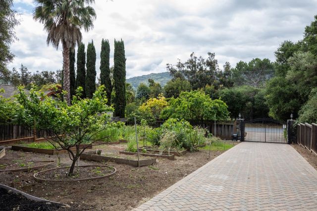 1901 Quail Meadow Road, Los Altos, CA 94024