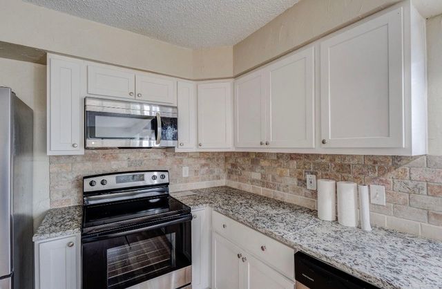 2101 Deerfield Drive, Carrollton, TX 75007