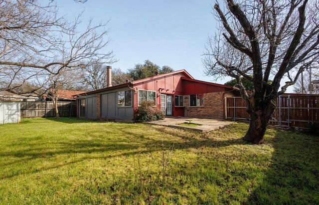 2101 Deerfield Drive, Carrollton, TX 75007