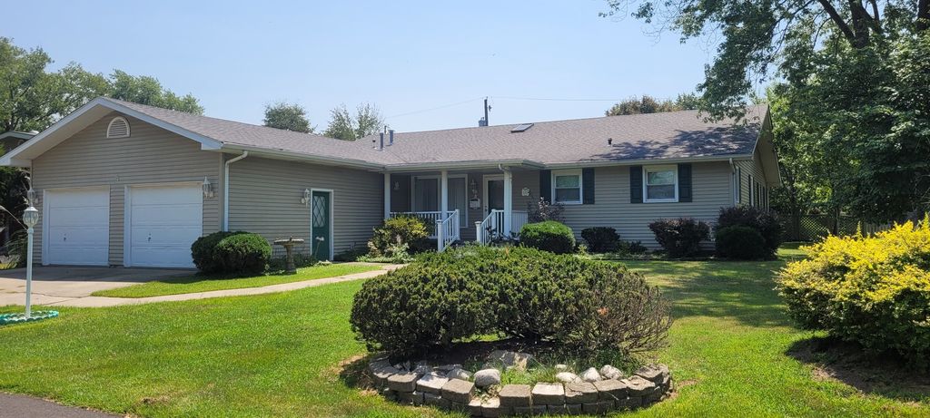 Image 1 of property listing at 3205 Blackberry Street, Mt Vernon, IL 62864