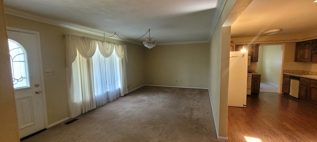 Image 2 of property listing at 3205 Blackberry Street, Mt Vernon, IL 62864