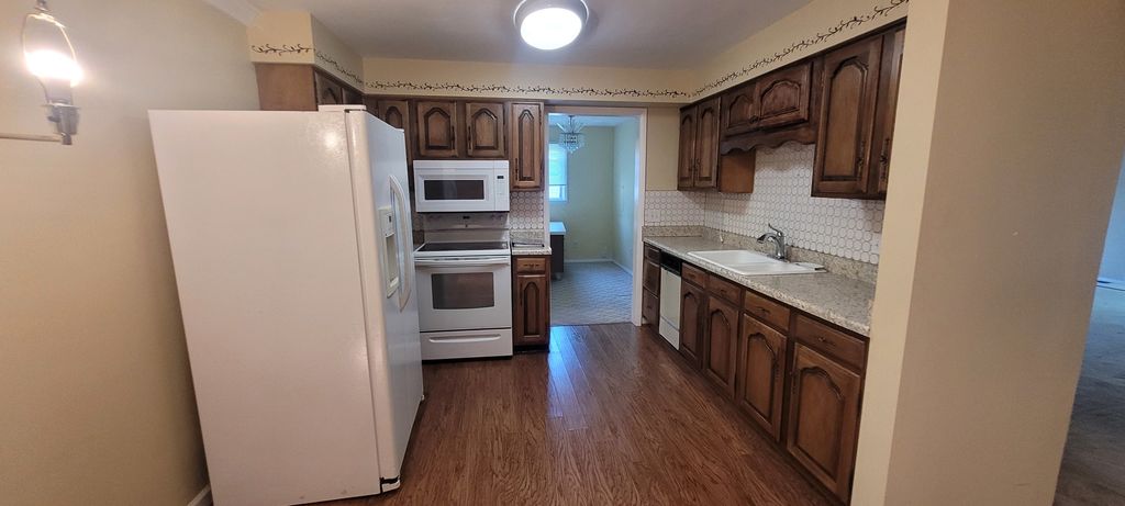Image 3 of property listing at 3205 Blackberry Street, Mt Vernon, IL 62864