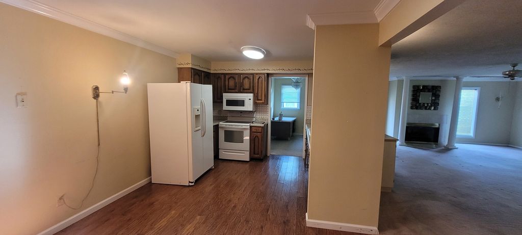 Image 5 of property listing at 3205 Blackberry Street, Mt Vernon, IL 62864