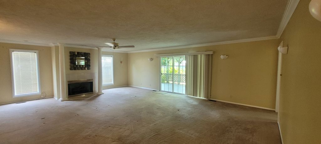 Image 6 of property listing at 3205 Blackberry Street, Mt Vernon, IL 62864