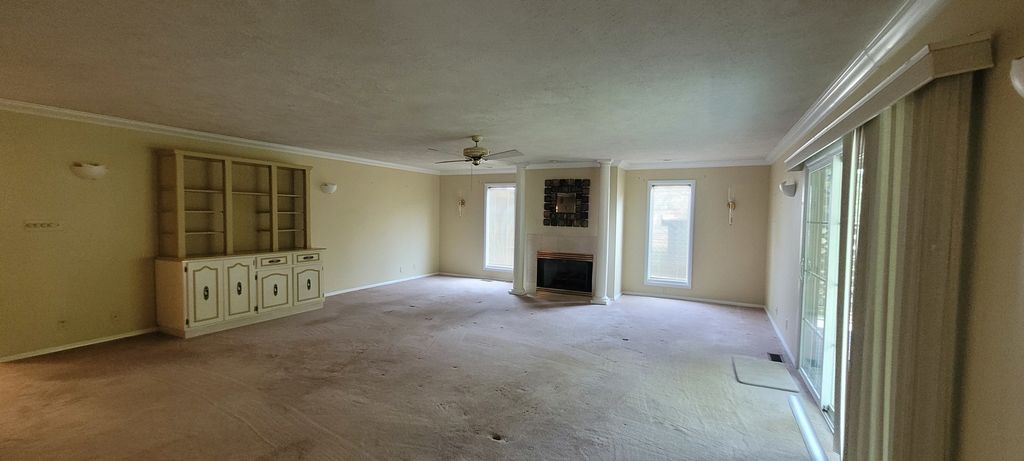 Image 7 of property listing at 3205 Blackberry Street, Mt Vernon, IL 62864