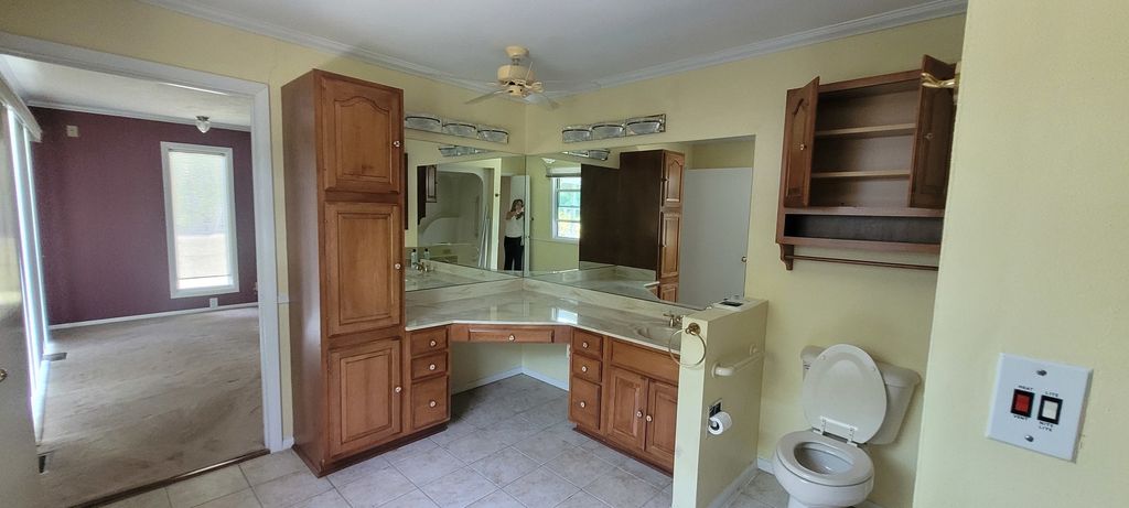 Image 10 of property listing at 3205 Blackberry Street, Mt Vernon, IL 62864