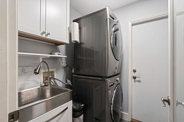 664 E Lily Street, Palm Springs, CA 92262