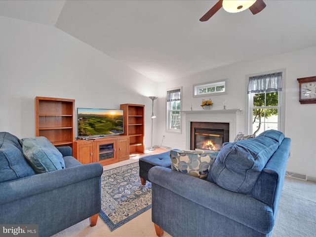 2142 WEEPING WILLOW LN, Mount Joy, PA 17552