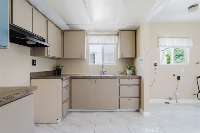 826 E Lomita Avenue, Glendale, CA 91205