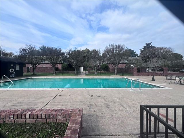 4604 PARLIAMENT Drive 107, Alexandria, LA 71303