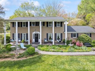 60 Club Knoll Avenue, Waynesville, NC 28786