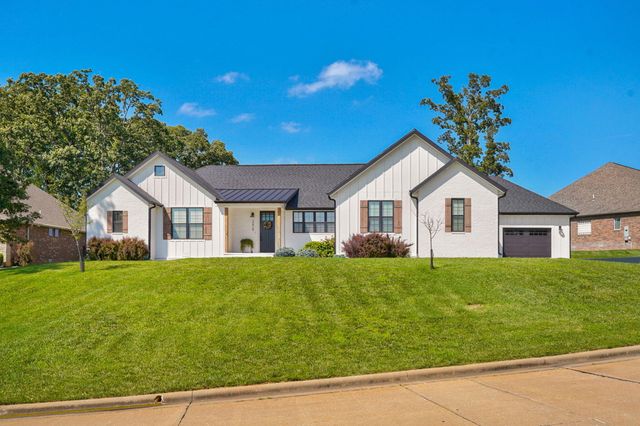 2619 E Old Ivy Street, Springfield, MO 65804