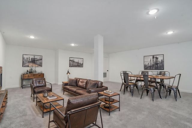 2619 E Old Ivy Street, Springfield, MO 65804