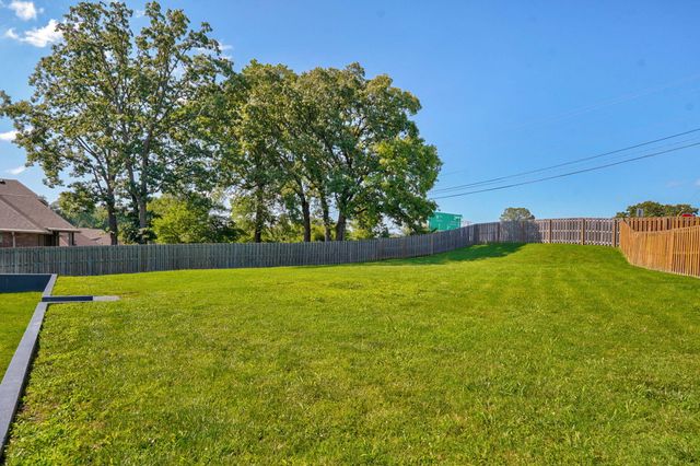 2619 E Old Ivy Street, Springfield, MO 65804