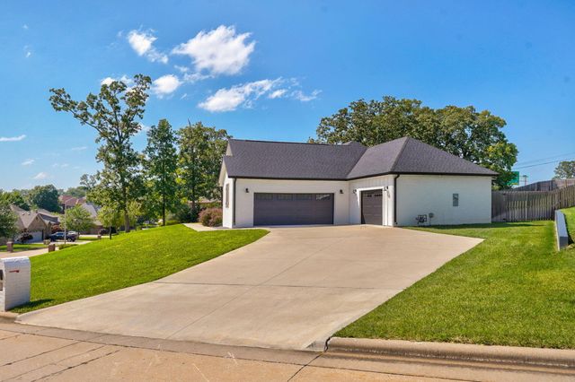 2619 E Old Ivy Street, Springfield, MO 65804