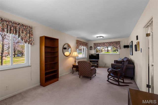 10131 Glenfield Terrace, St Louis, MO 63126