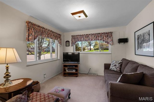 10131 Glenfield Terrace, St Louis, MO 63126