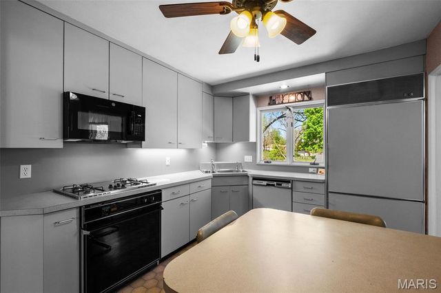 10131 Glenfield Terrace, St Louis, MO 63126