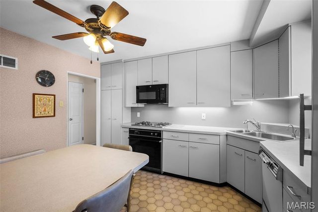 10131 Glenfield Terrace, St Louis, MO 63126