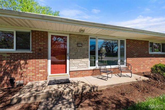 10131 Glenfield Terrace, St Louis, MO 63126