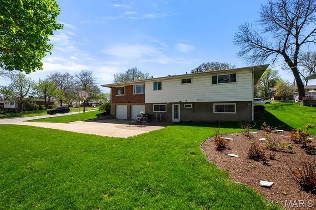 10131 Glenfield Terrace, St Louis, MO 63126