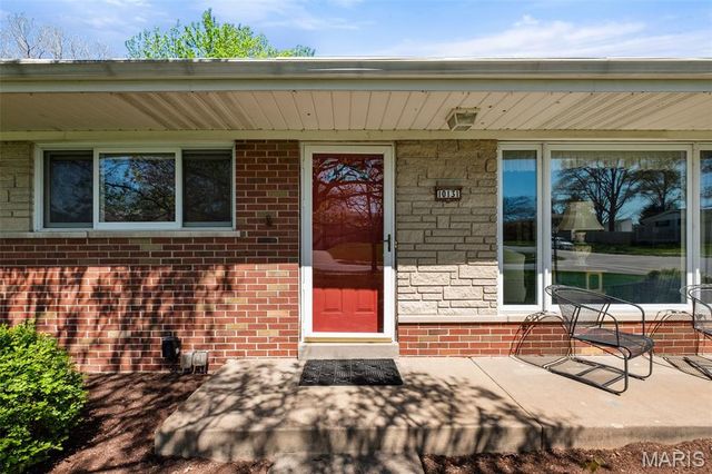 10131 Glenfield Terrace, St Louis, MO 63126