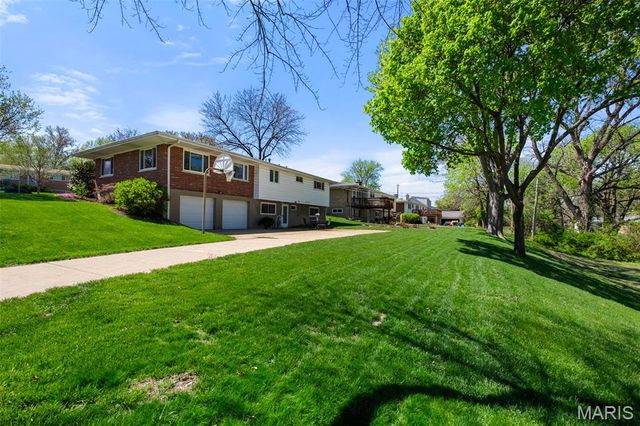 10131 Glenfield Terrace, St Louis, MO 63126