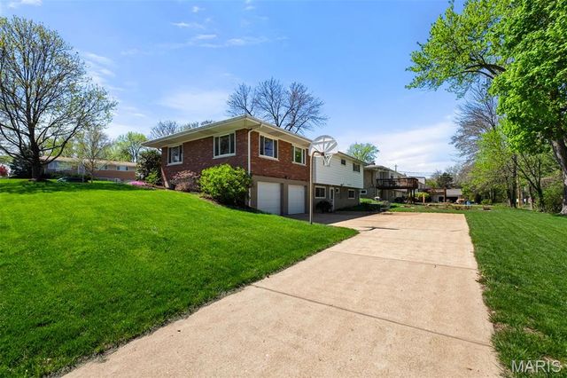 10131 Glenfield Terrace, St Louis, MO 63126