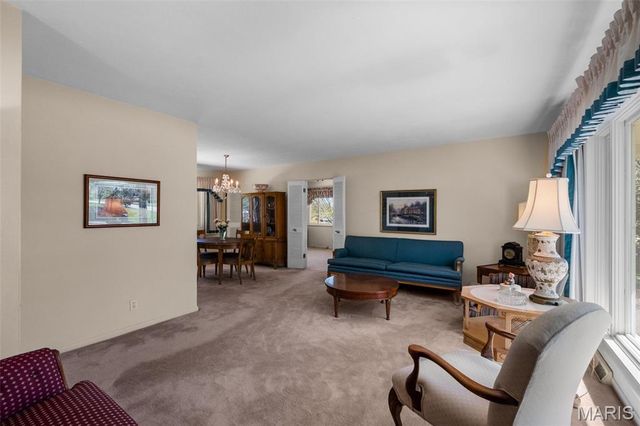 10131 Glenfield Terrace, St Louis, MO 63126