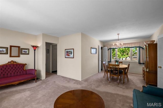 10131 Glenfield Terrace, St Louis, MO 63126
