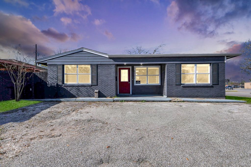 2102 Dewberry Lane, Pasadena, TX 77502