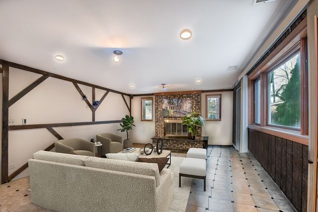 332 N West Avenue, Elmhurst, IL 60126