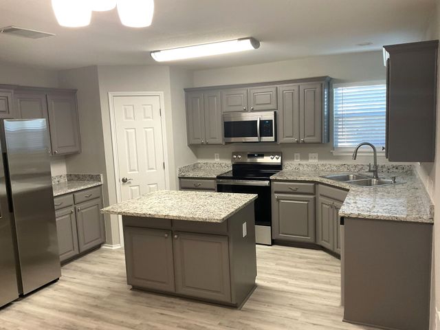 708 Ridgehill Drive, Burleson, TX 76028