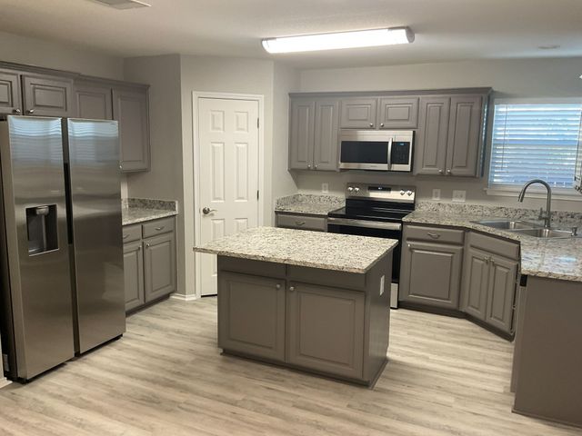 708 Ridgehill Drive, Burleson, TX 76028