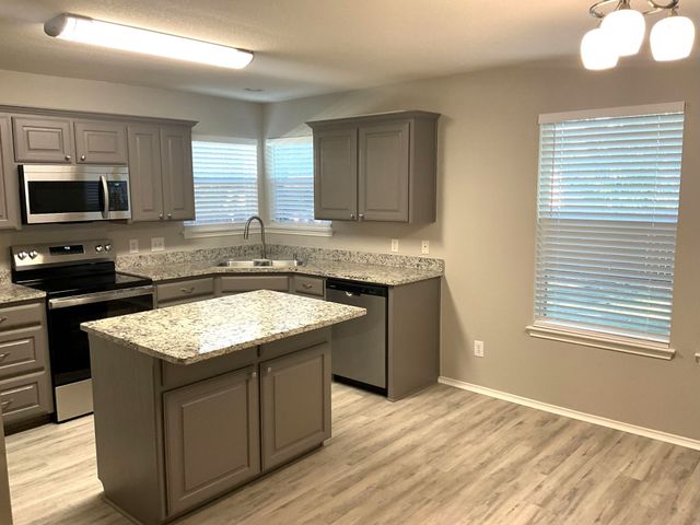 708 Ridgehill Drive, Burleson, TX 76028