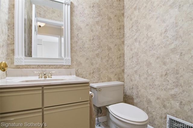 1234 S Timberview Trail, Bloomfield Hills, MI 48304