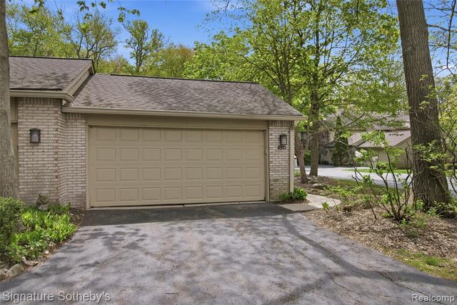 1234 S Timberview Trail, Bloomfield Hills, MI 48304